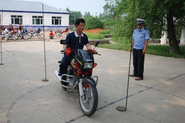 附近摩托驾校